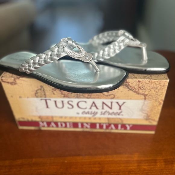 Tuscany By Easy Street Silver Coletta Square Toe Thong Sandal NIB - Picture 3 of 8